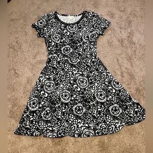 Maison Jules women’s black and white floral dress